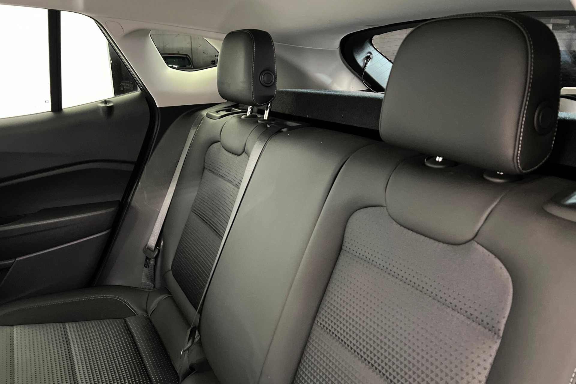 Used 2025 Chevrolet Trax LT w/ LT Convenience Package FWD image 21