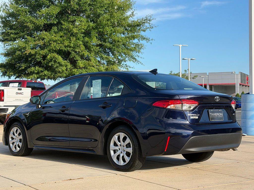 Used 2025 Toyota Corolla LE FWD image 4