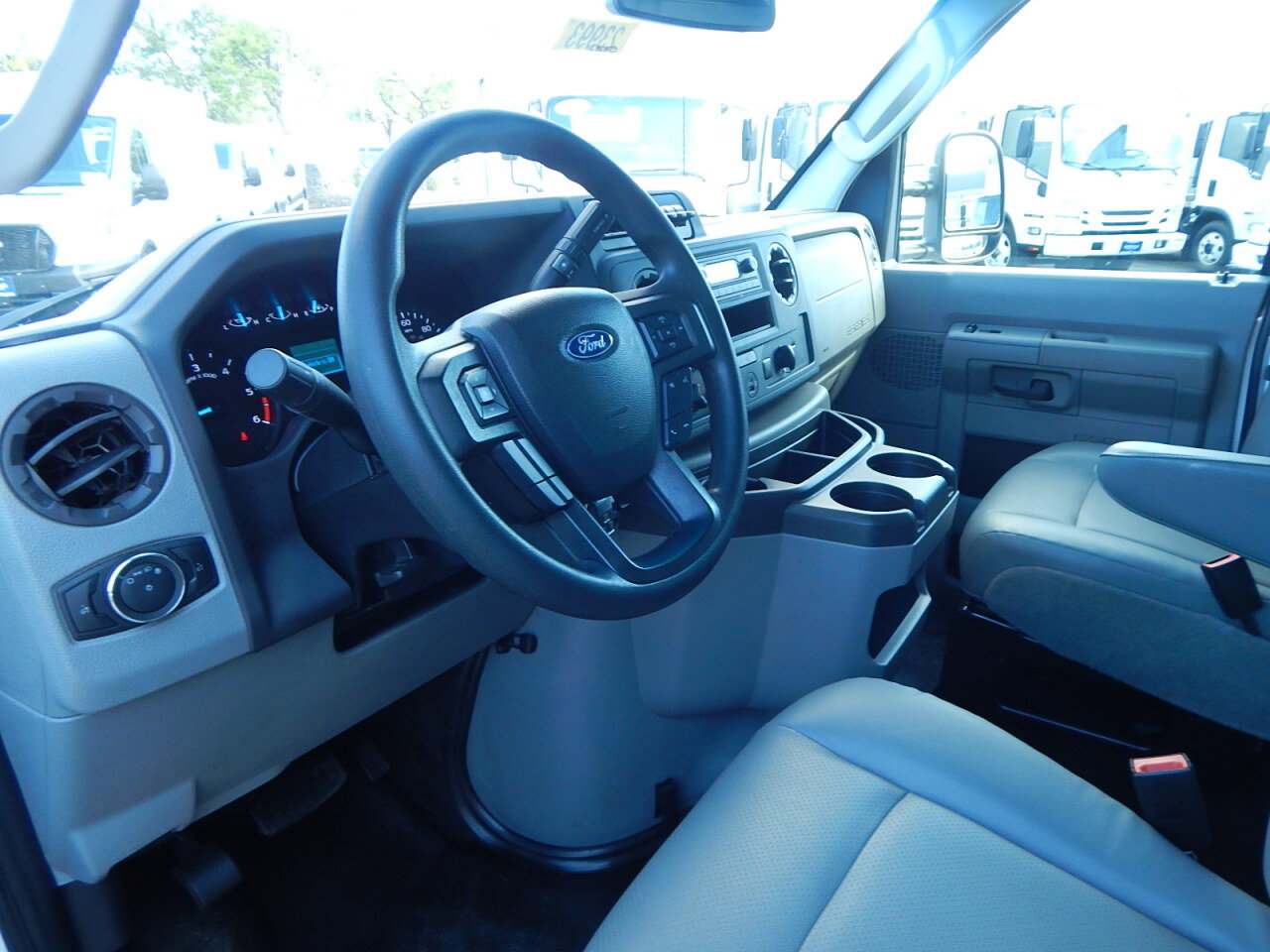 Used 2022 Ford E-450 and Econoline 450 Super Duty w/ Power Windows & Locks Group RWD image 20