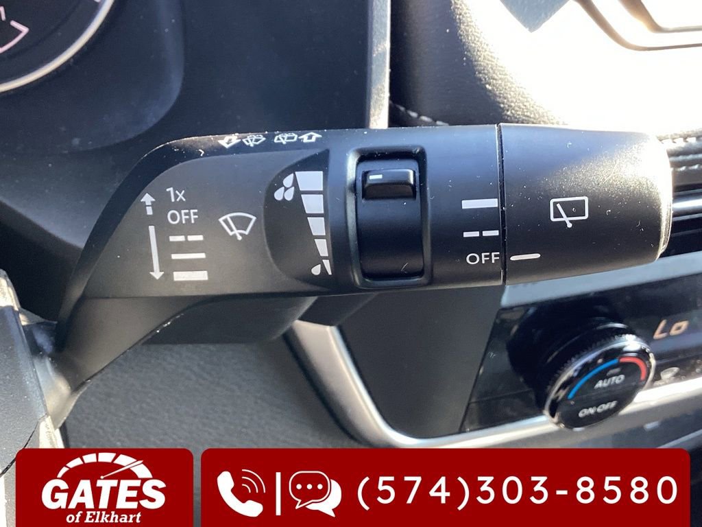 Used 2024 Nissan Rogue SV image 26