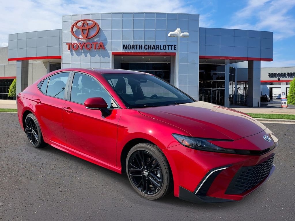 Used 2025 Toyota Camry SE w/ Convenience Package image 3