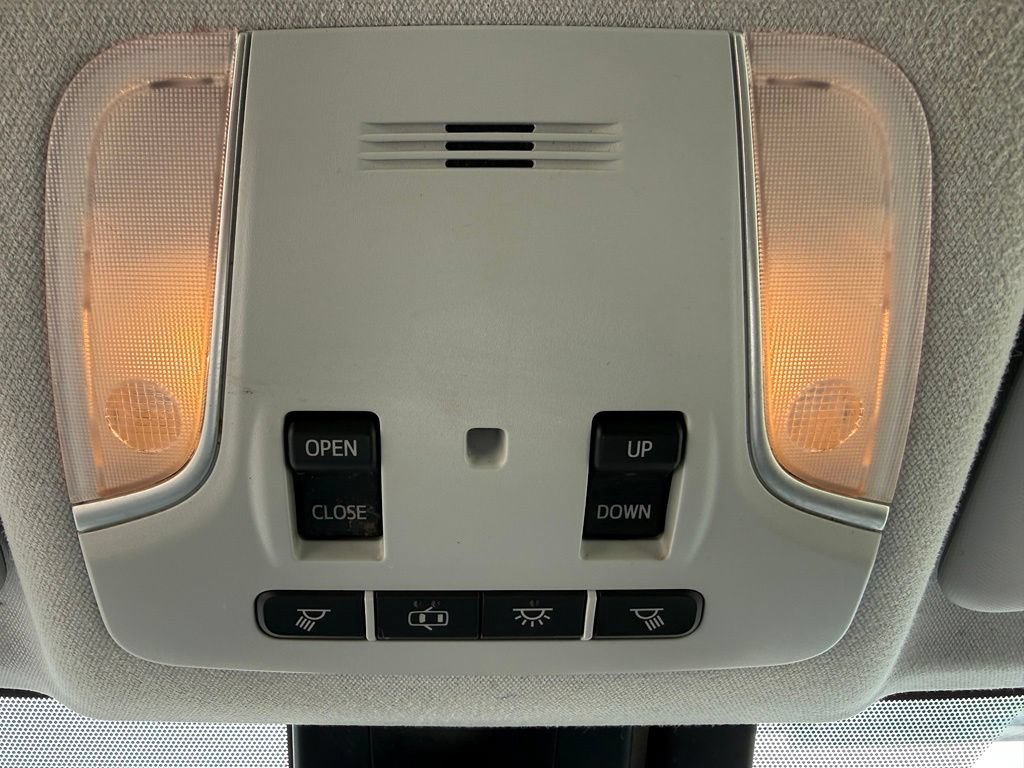 Used 2017 Toyota Prius Three w/ Advanced Technology Package FWD image 34