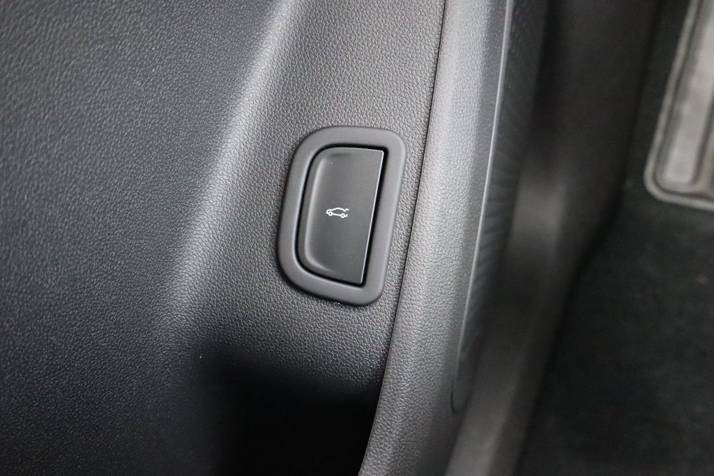 New 2026 Chevrolet Traverse LT w/ Driver Confidence Package AWD/4WD image 19