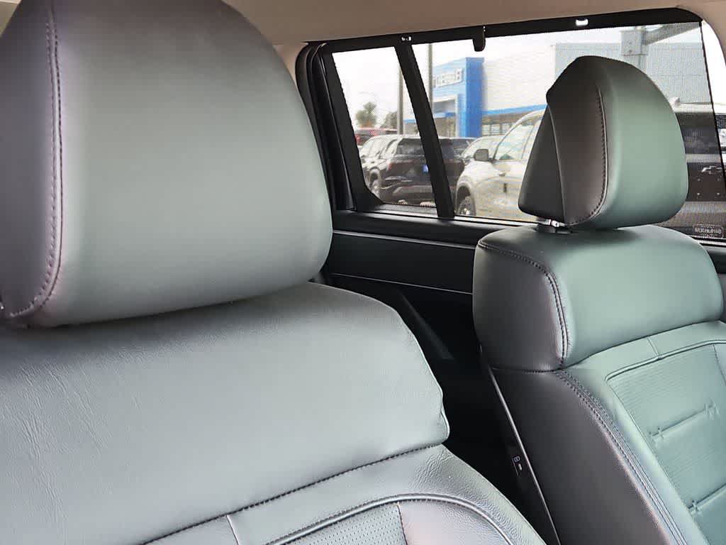 Used 2025 Hyundai Santa Fe Limited FWD image 15
