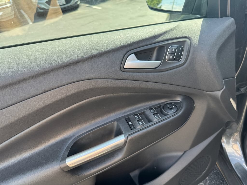 Used 2017 Ford Escape Titanium FWD image 21