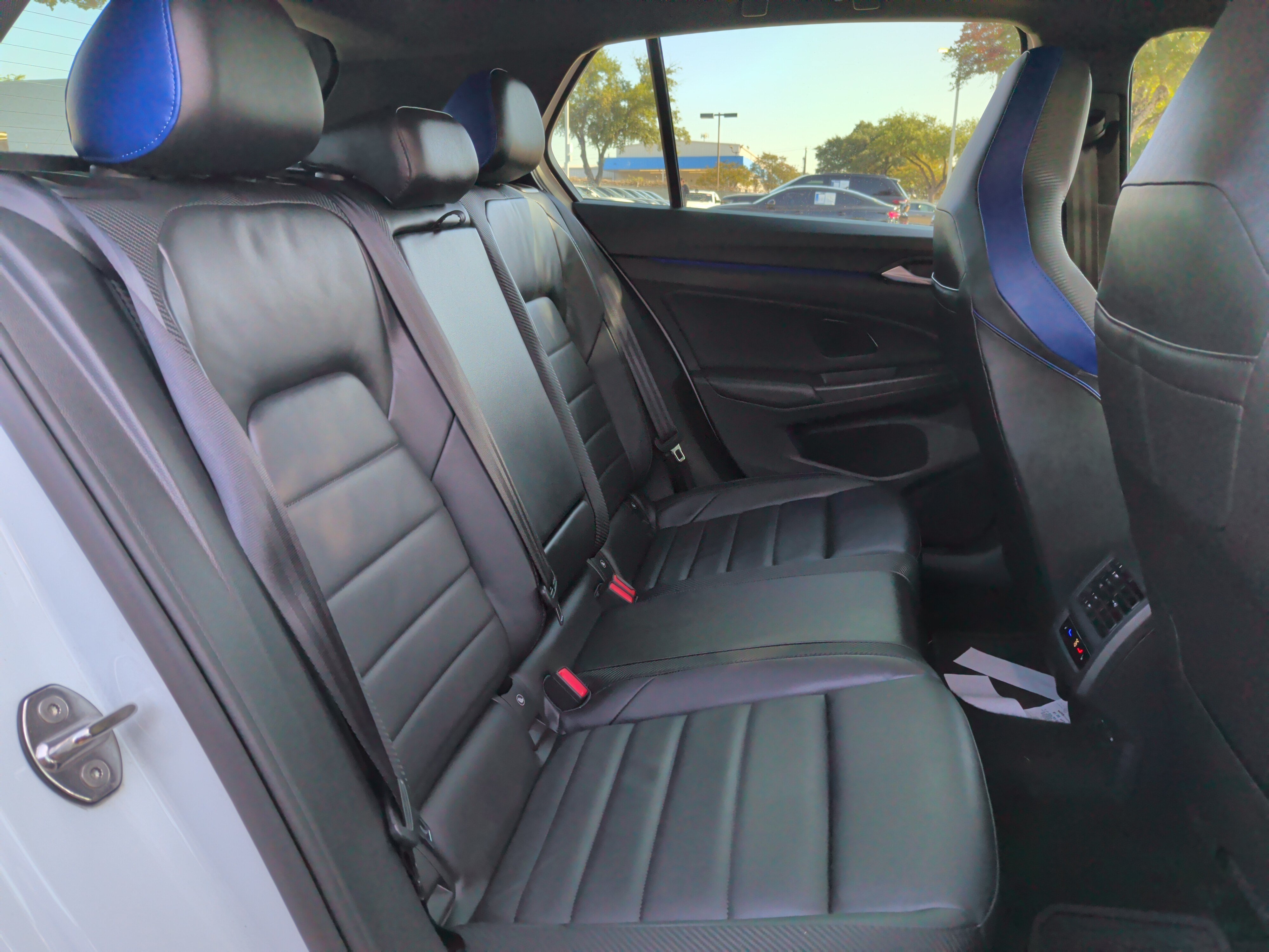Used 2024 Volkswagen Golf R AWD/4WD image 31