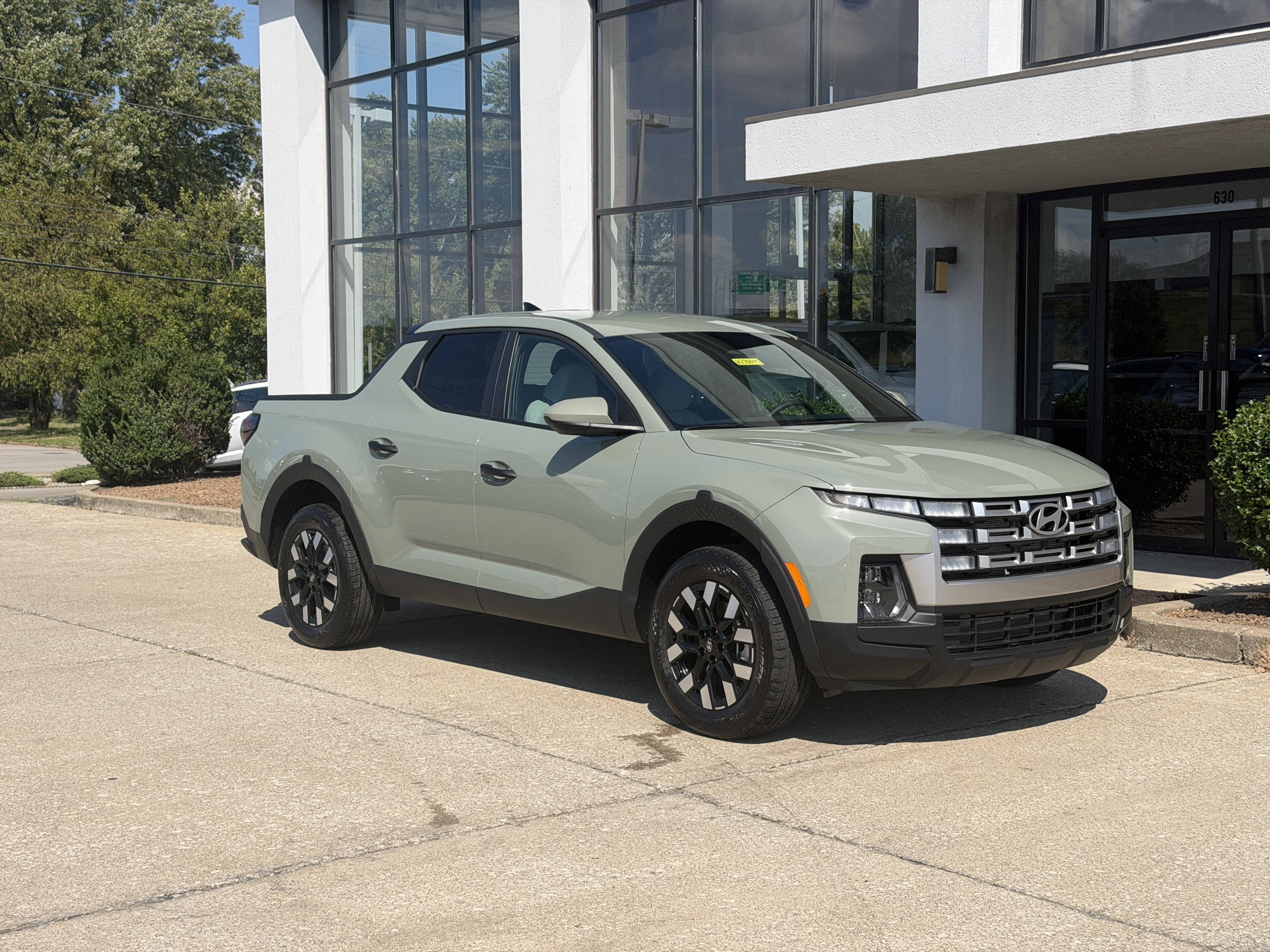New 2027 Hyundai Santa Cruz SE AWD/4WD image 2