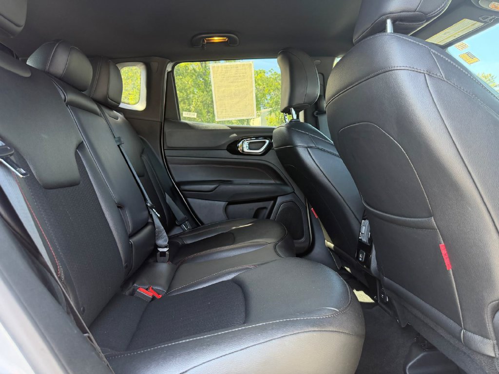 Used 2025 Jeep Compass Trailhawk AWD/4WD image 14