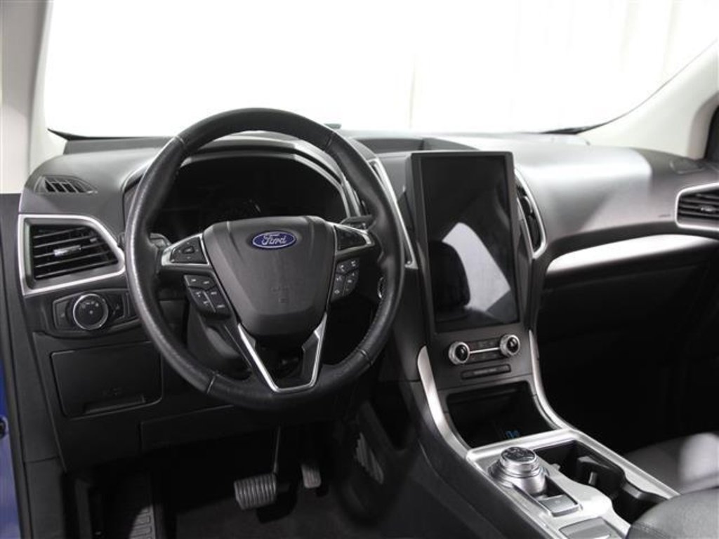 Used 2023 Ford Edge SEL image 4