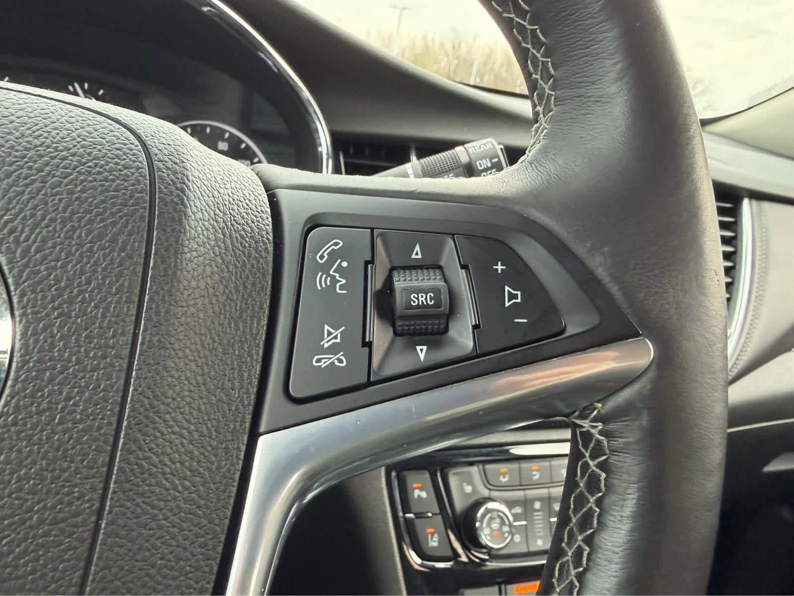 Used 2019 Buick Encore Essence w/ Experience Buick Package image 27