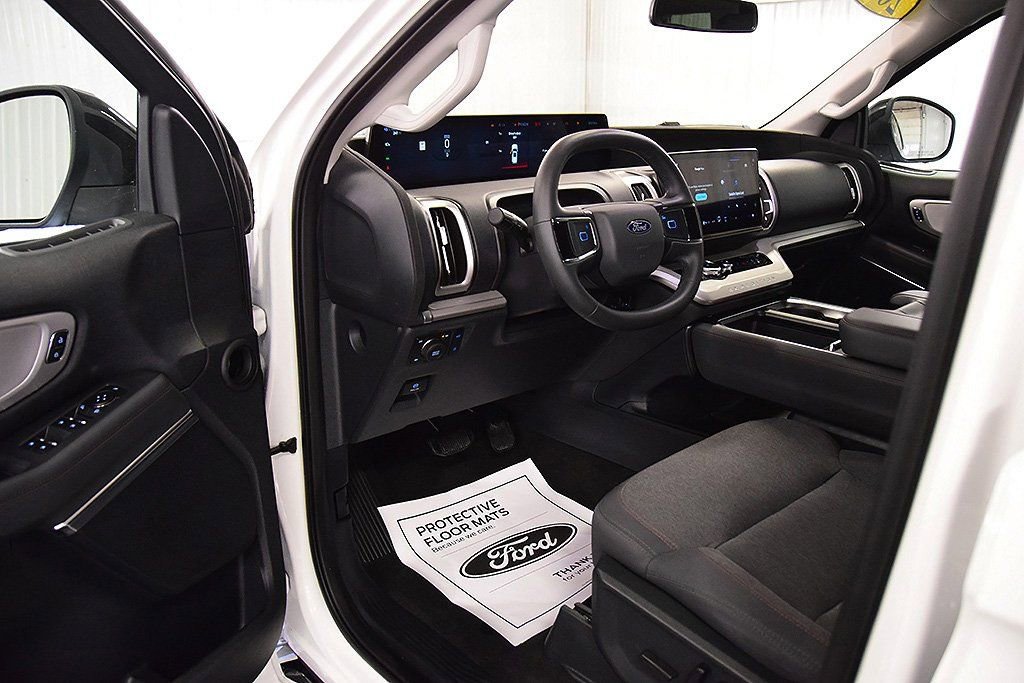 Used 2025 Ford Expedition Max Active AWD/4WD image 15