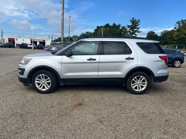 Used 2017 Ford Explorer FWD image 2