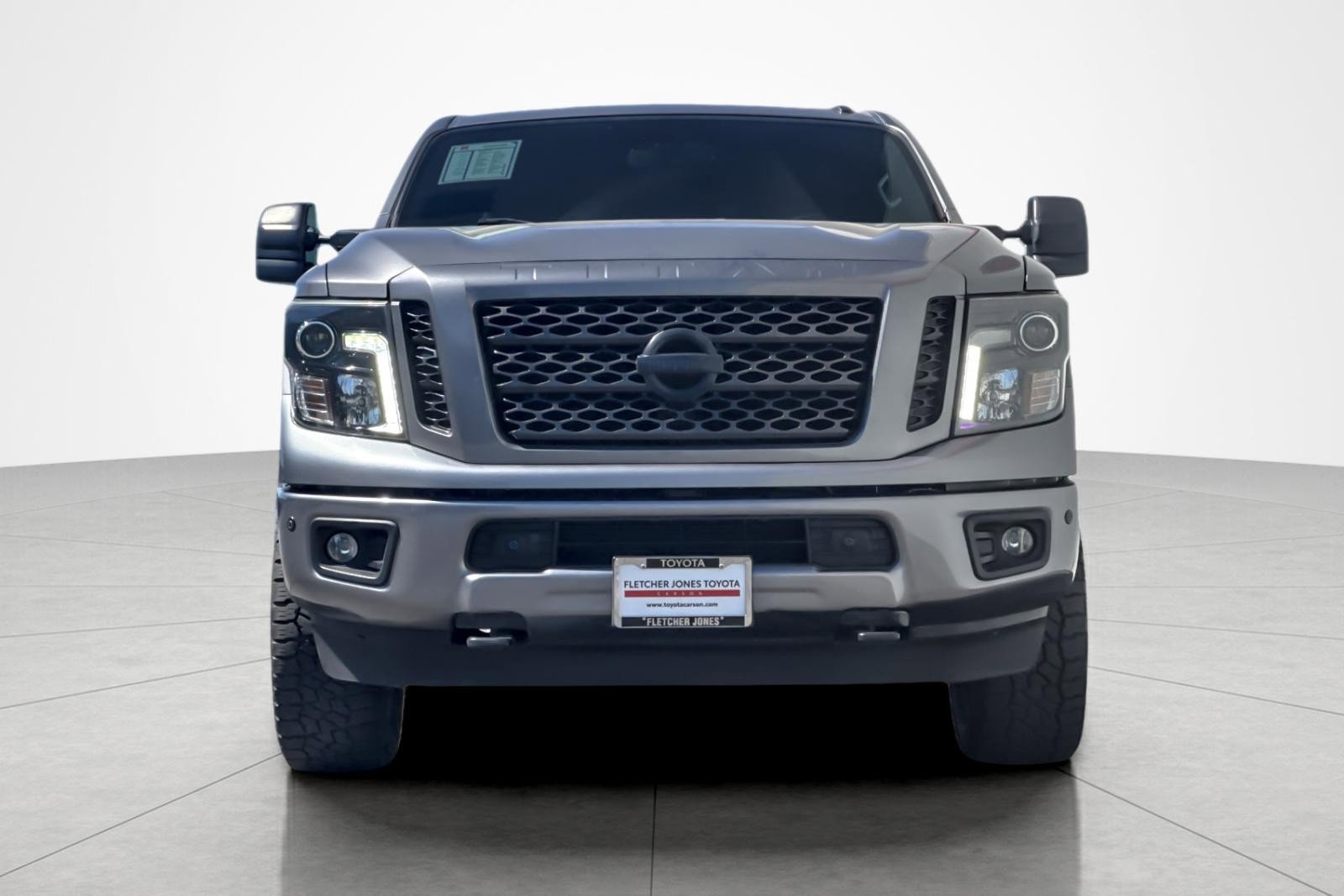 Used 2019 Nissan Titan SV w/ SV Convenience Package image 8