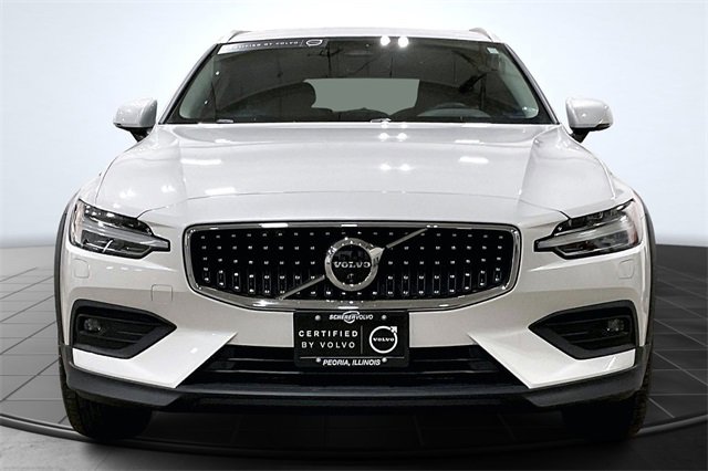 Certified 2024 Volvo V60 B5 Cross Country Ultimate w/ Protection Package Premier image 4
