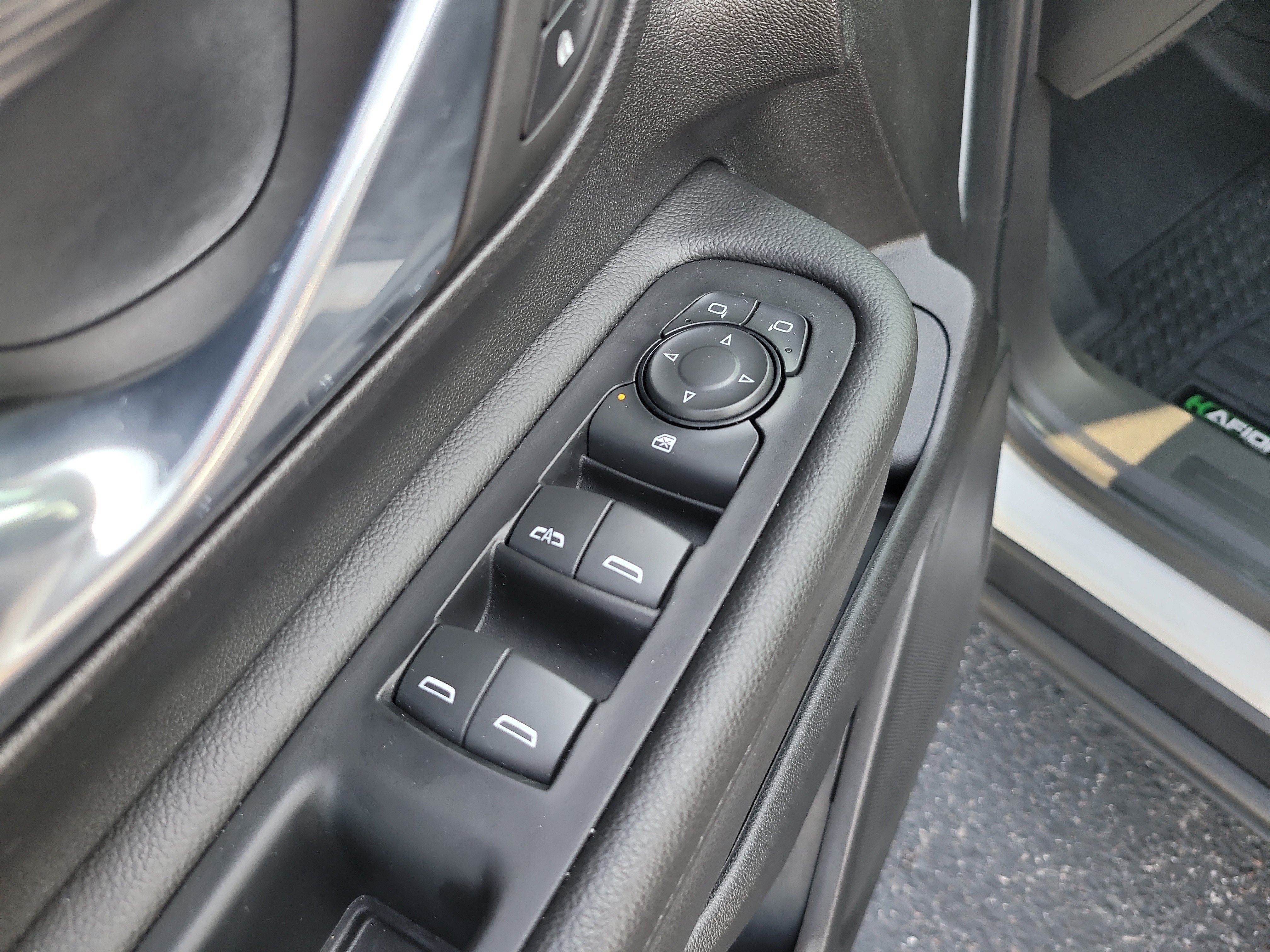 Used 2023 GMC Terrain SLE FWD image 16