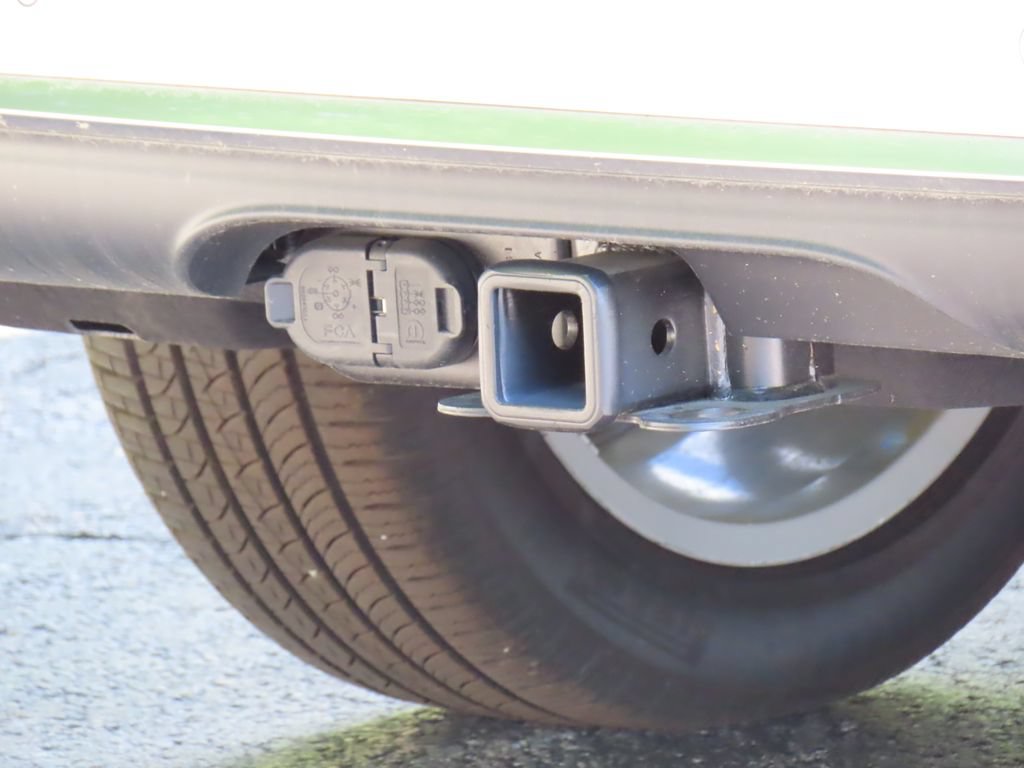 New 2026 Chrysler Pacifica Pinnacle w/ Trailer Tow Group AWD/4WD image 18