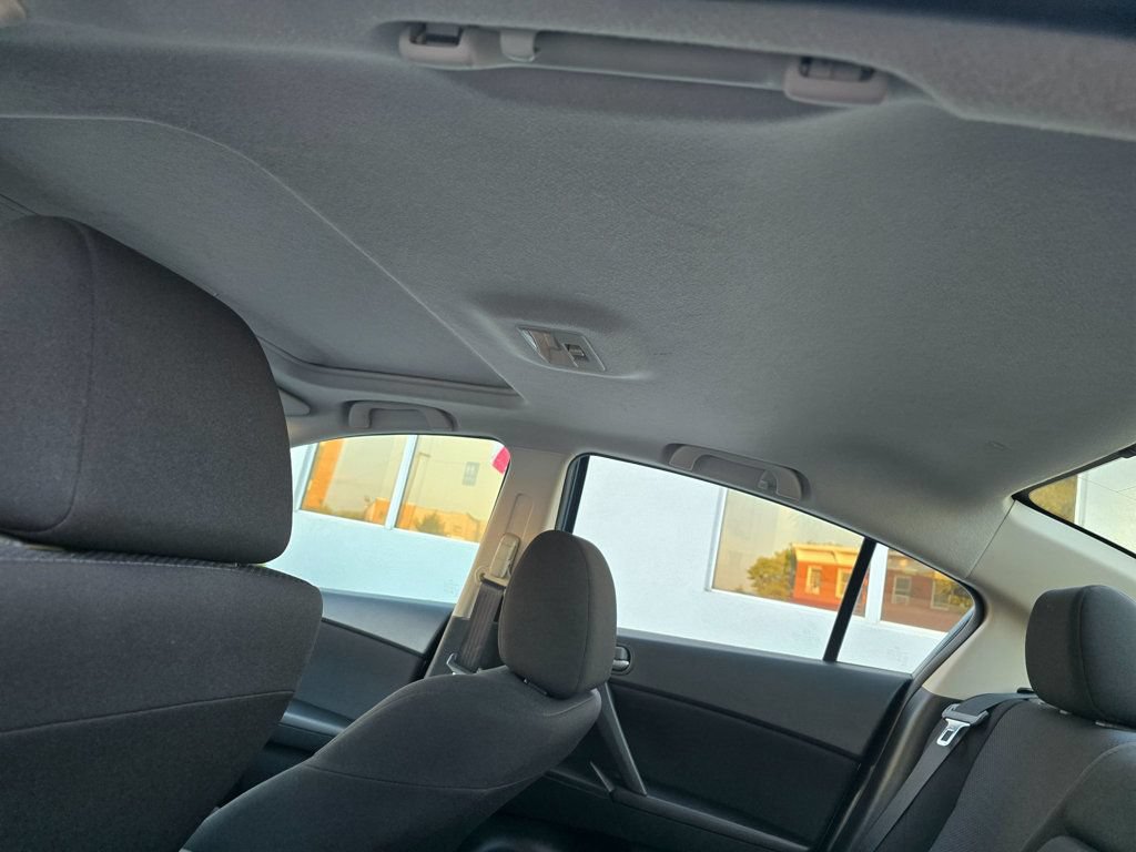 Used 2011 MAZDA MAZDA3 i Touring FWD image 12