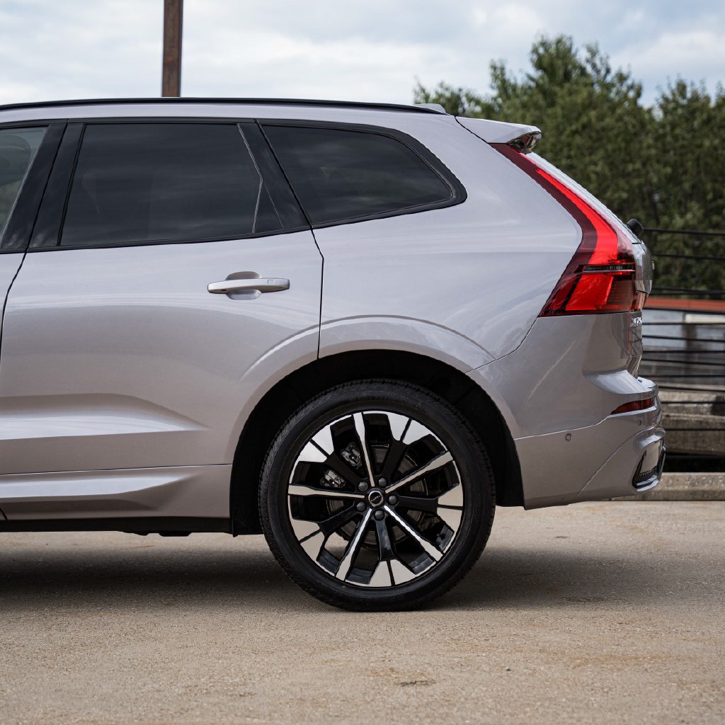 Certified 2026 Volvo XC60 B5 Plus AWD/4WD image 8