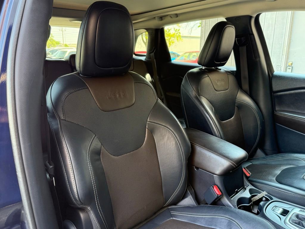 Used 2016 Jeep Cherokee Limited w/ Luxury Group AWD/4WD image 20