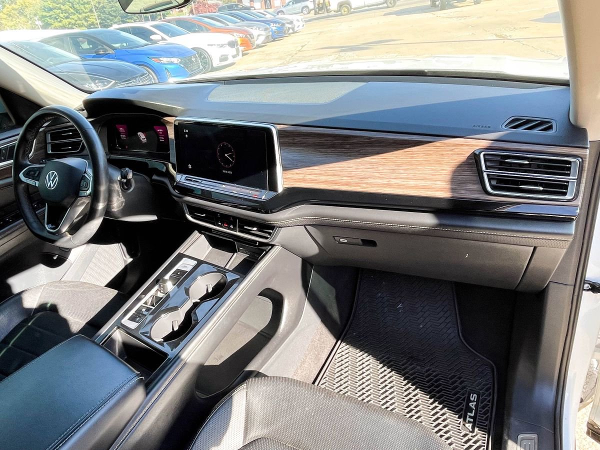 Used 2024 Volkswagen Atlas SEL image 9