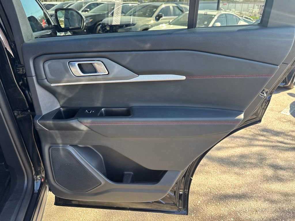 Used 2025 Ford Explorer ST-Line w/ ST-Line Street Pack image 44