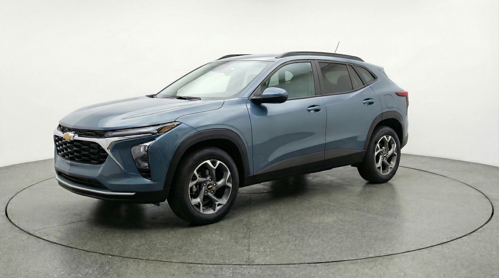 Used 2025 Chevrolet Trax LT image 3