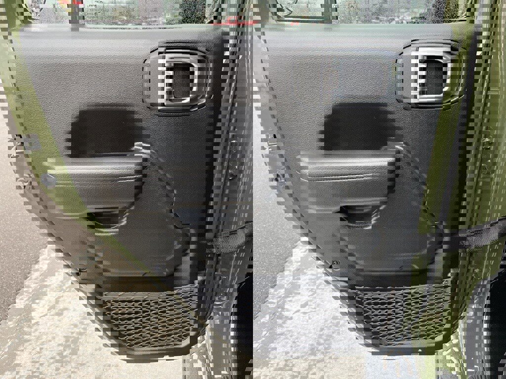 Used 2023 Jeep Gladiator Willys image 15