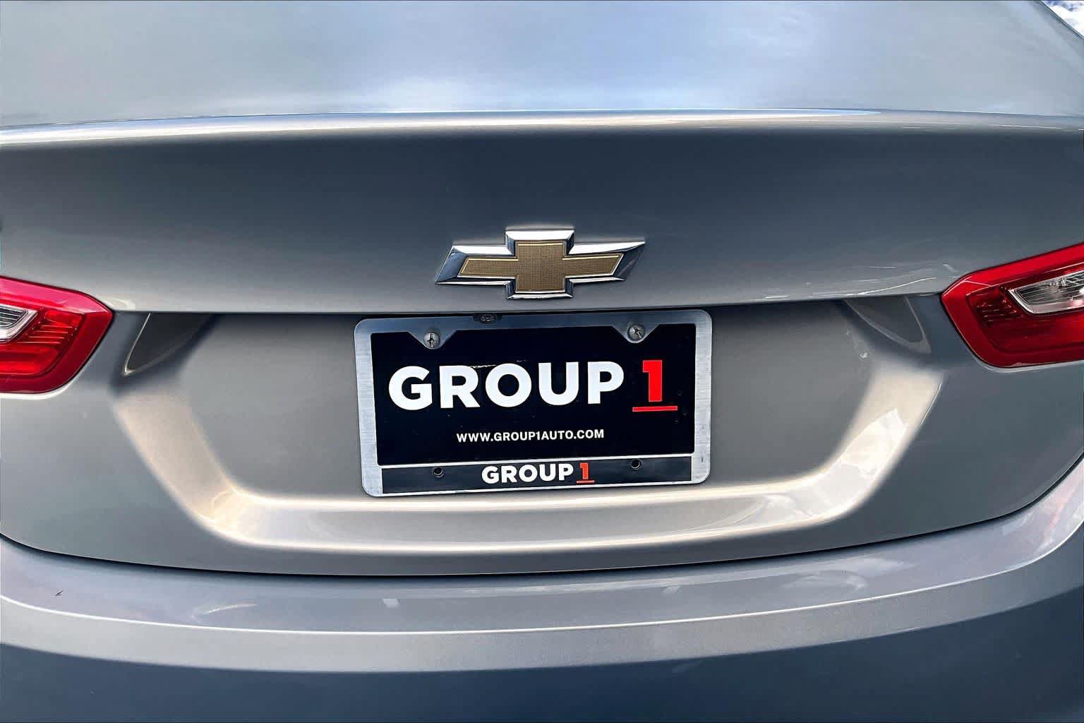 Used 2017 Chevrolet Malibu LT w/ Leather Package FWD image 33