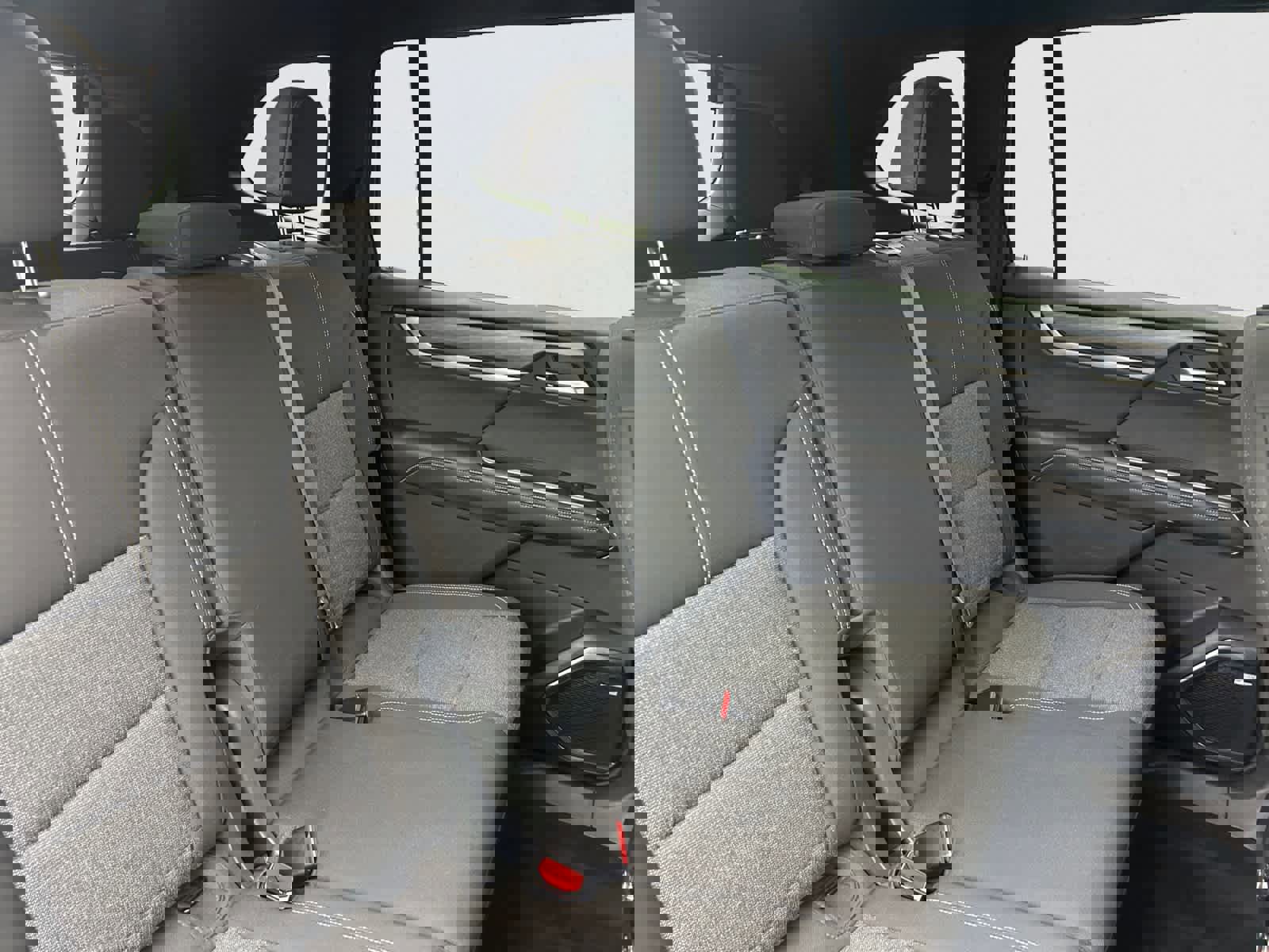 Used 2025 GMC Acadia Elevation image 21