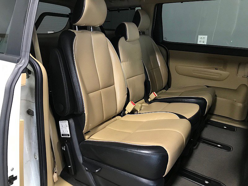 Used 2017 Kia Sedona LX w/ LX Essentials Premium Package FWD image 17