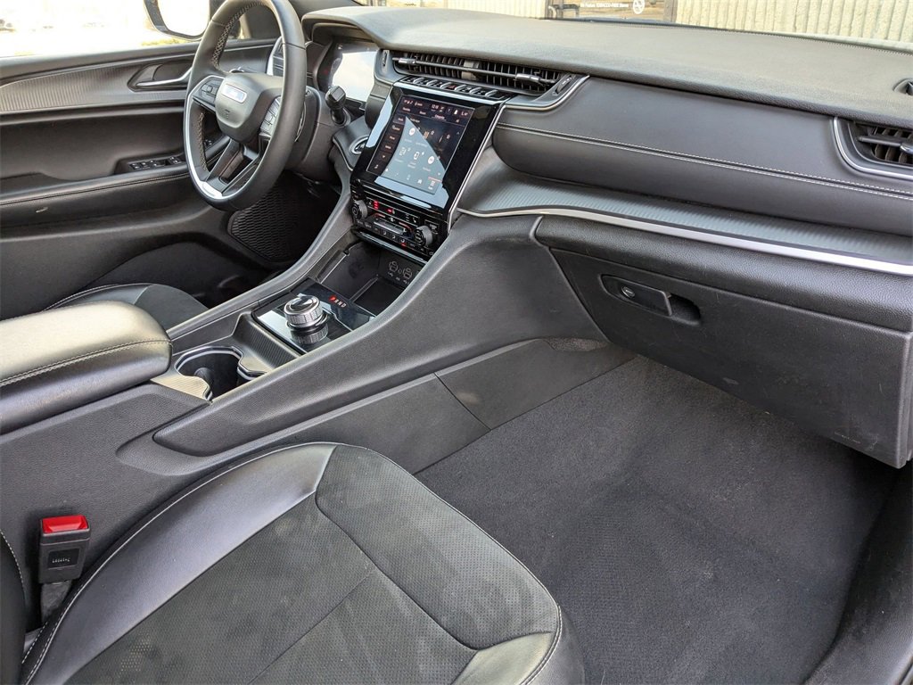 Used 2024 Jeep Grand Cherokee Altitude image 38