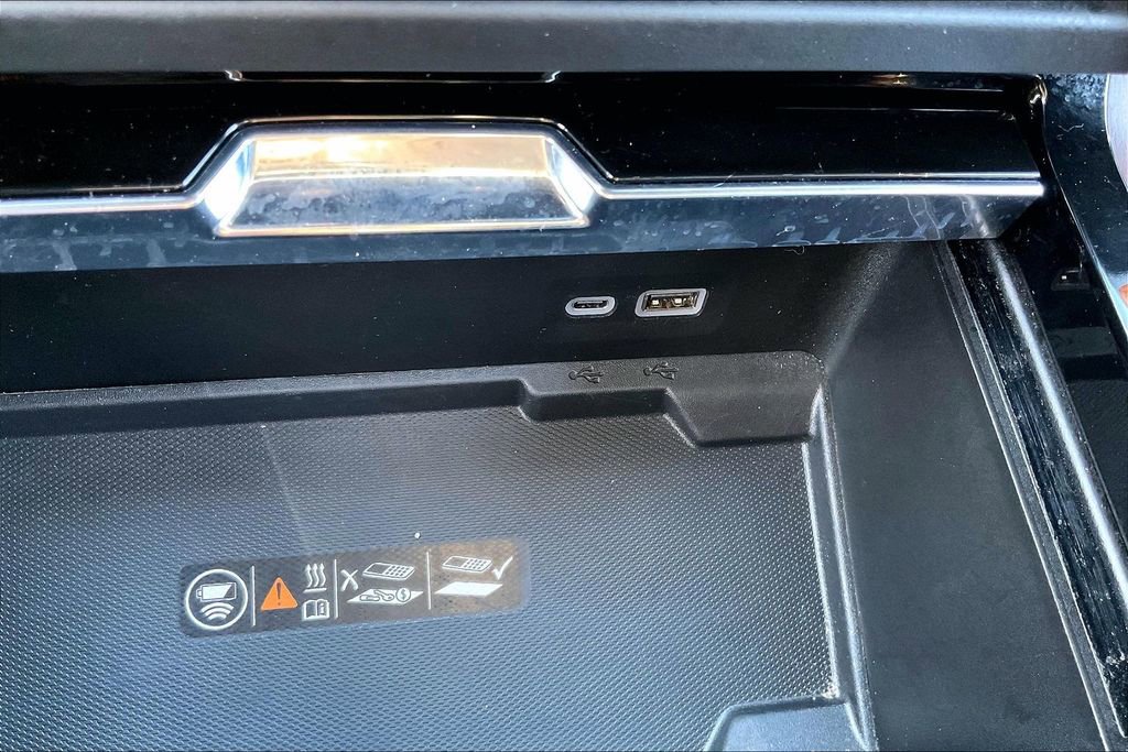 Used 2025 GMC Yukon Denali image 32