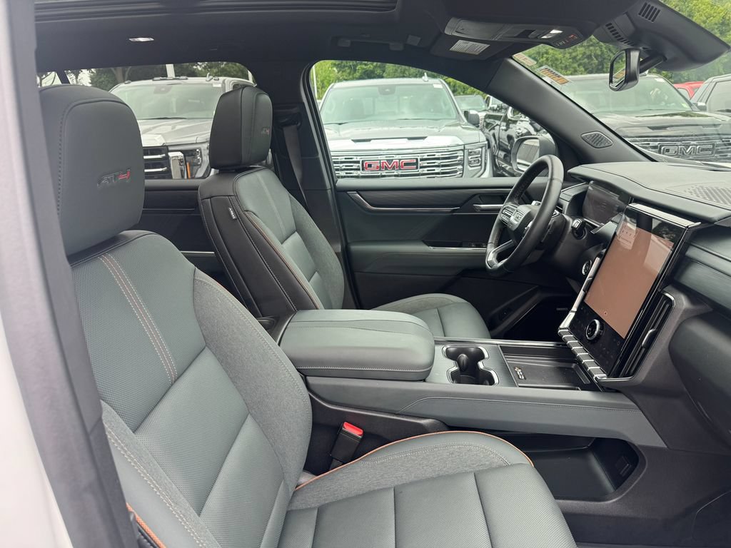 Used 2025 GMC Acadia AT4 w/ Luxury Package AWD/4WD image 31