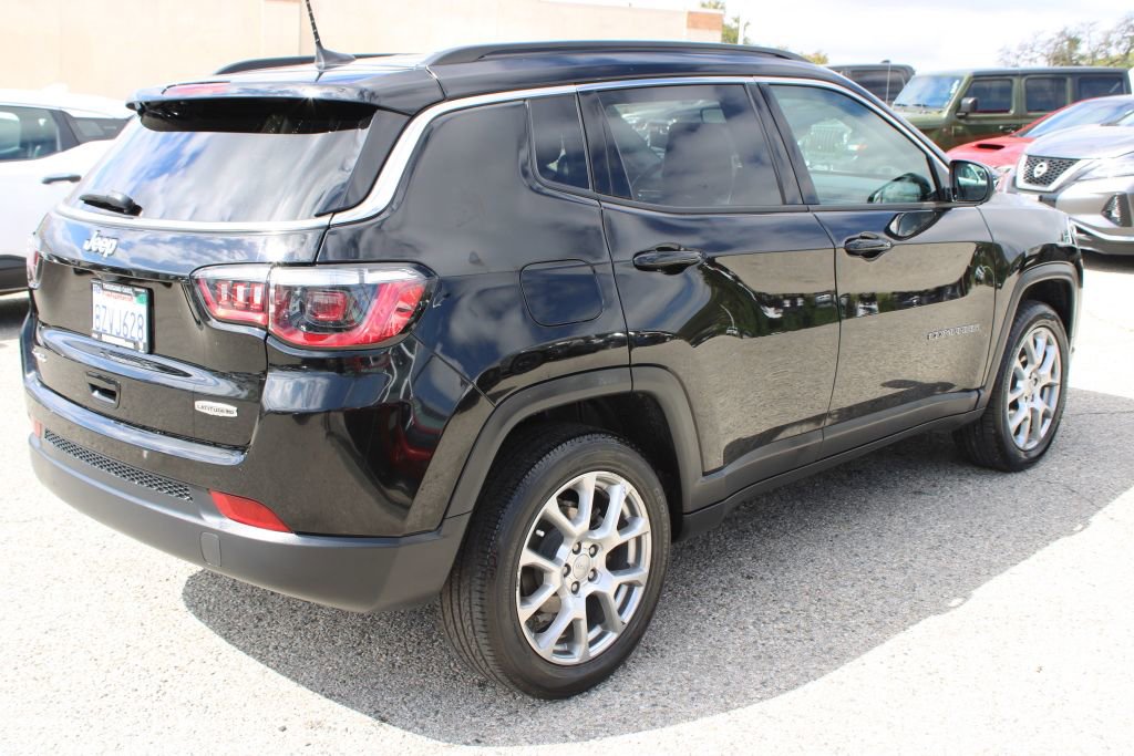 Used 2022 Jeep Compass Latitude image 4