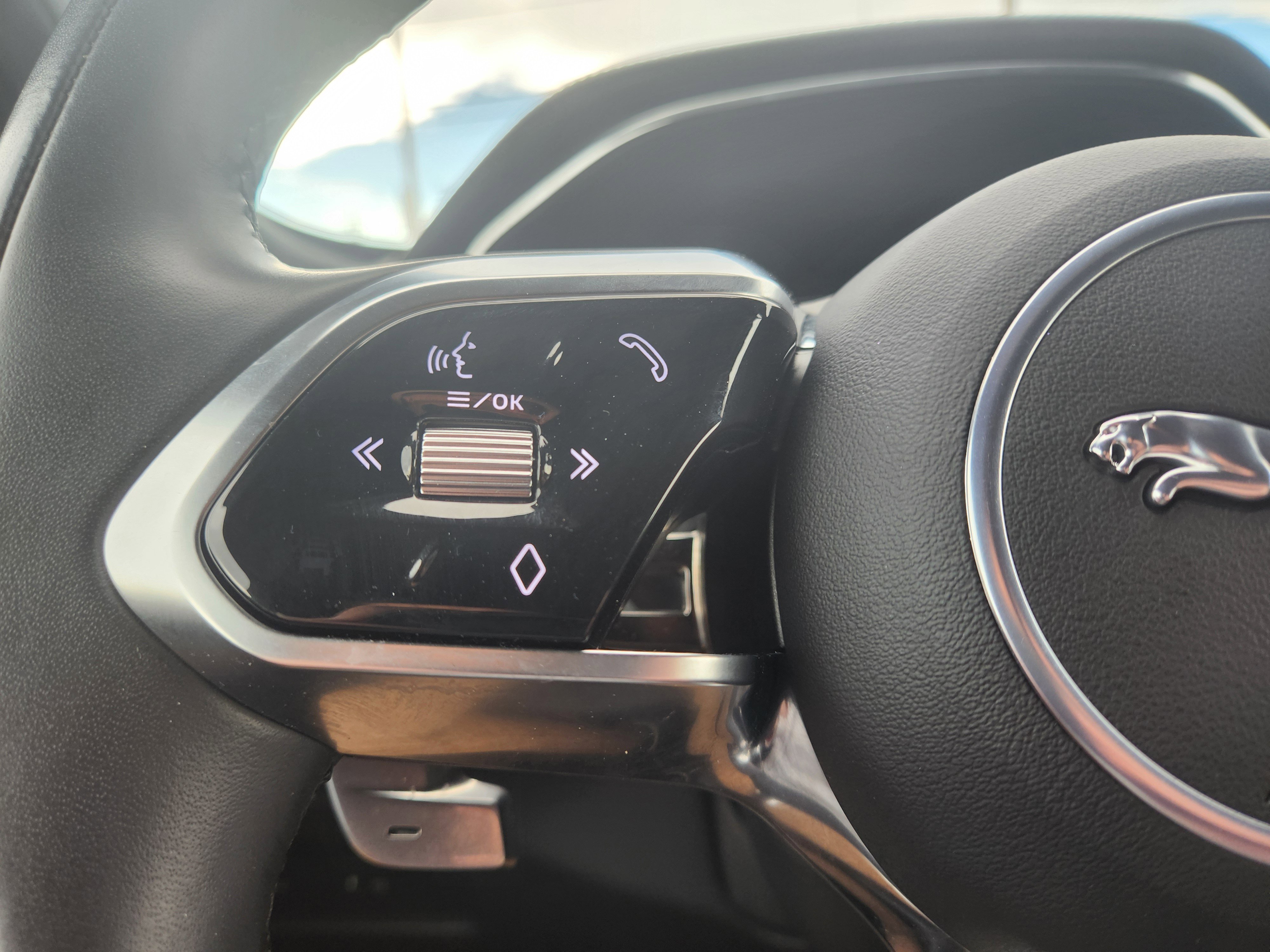 Used 2024 Jaguar F-PACE R-Dynamic S image 33