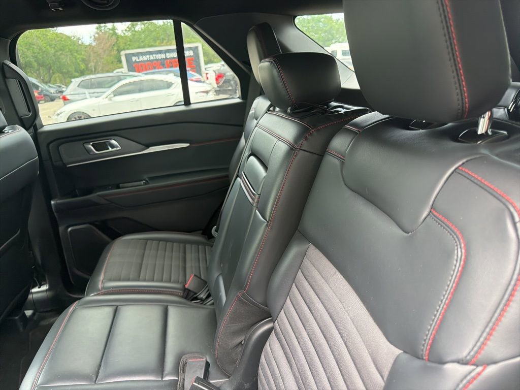 Used 2025 Ford Explorer ST-Line image 11