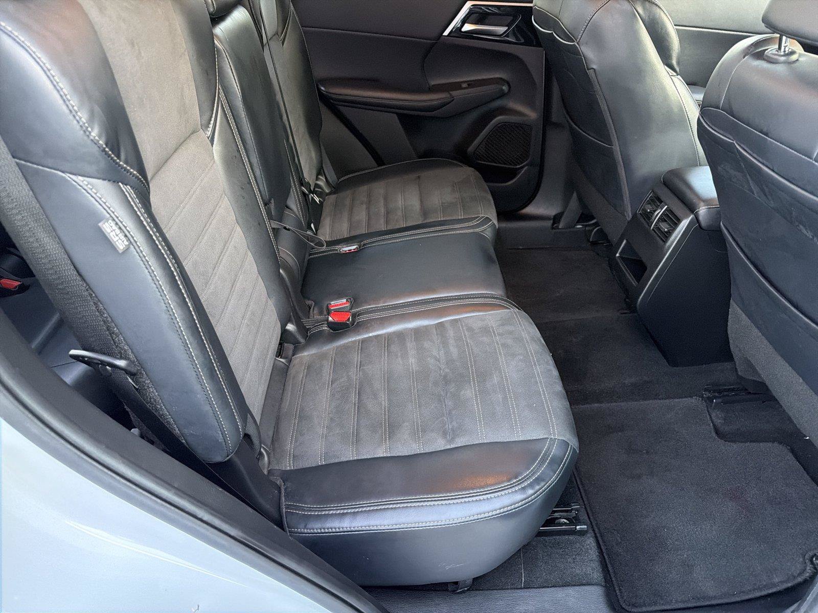 Used 2024 Mitsubishi Outlander SE AWD/4WD image 15