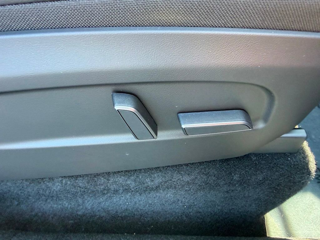 Used 2026 Tesla Model Y 2WD image 32