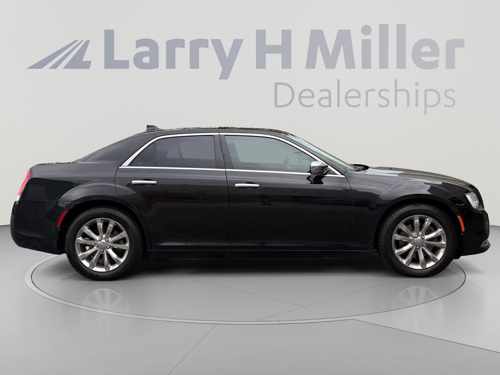 Used 2016 Chrysler 300 C AWD/4WD image 6