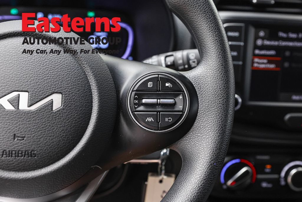 Used 2025 Kia Soul LX w/ LX Technology Package FWD image 16