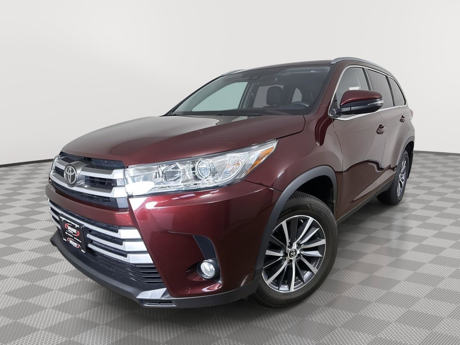 Used 2019 Toyota Highlander XLE AWD/4WD image 1