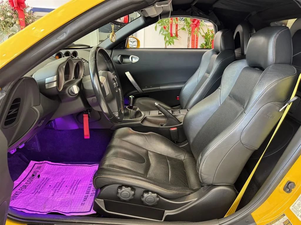 Used 2005 Nissan 350Z Touring RWD image 23