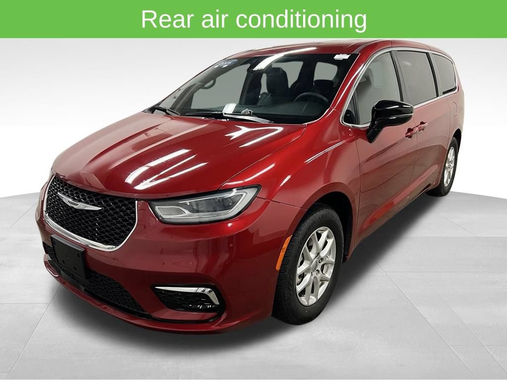 Used 2025 Chrysler Pacifica Select FWD image 11