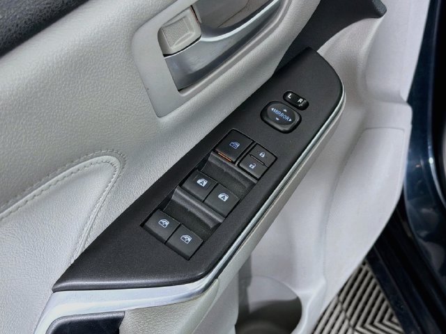 Used 2016 Toyota Camry XLE w/ Moonroof Package FWD image 24