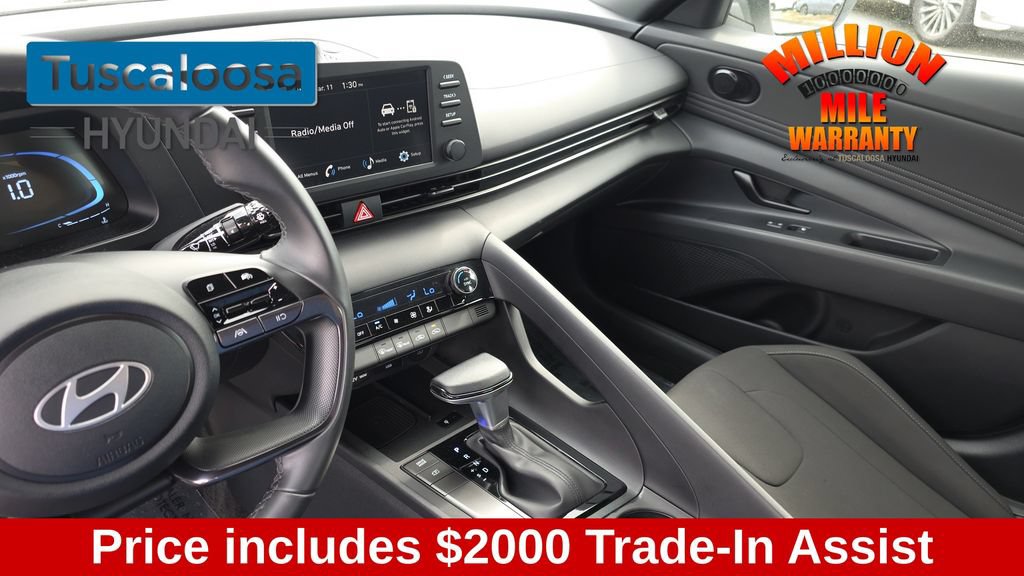 Used 2025 Hyundai Elantra Sport FWD image 22