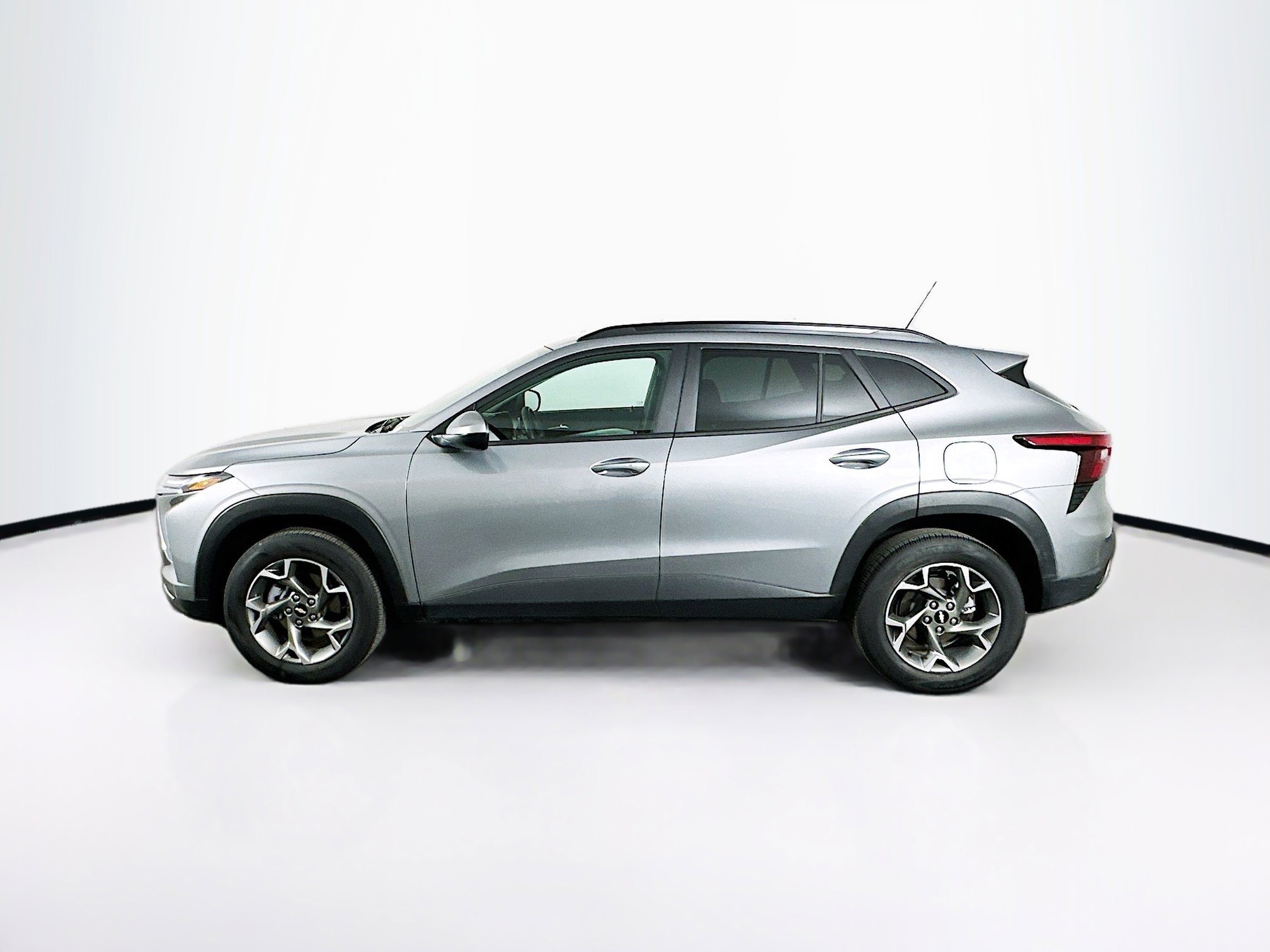 Used 2025 Chevrolet Trax LT w/ LT Convenience Package image 4