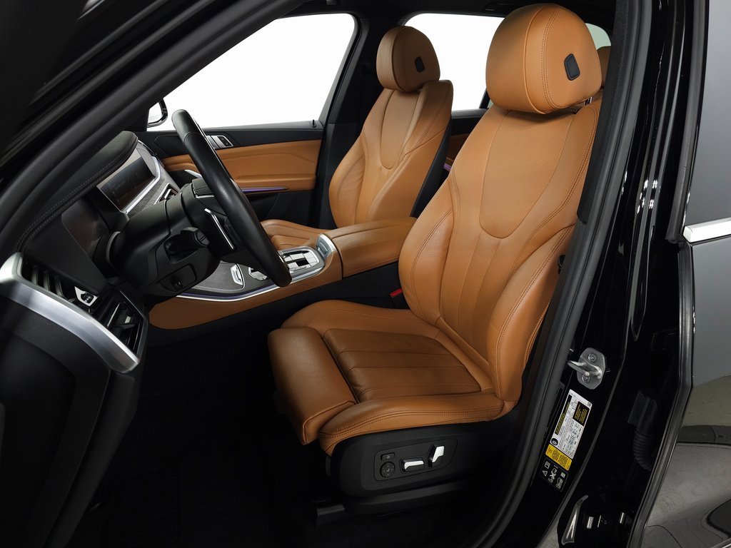 Used 2022 BMW X5 xDrive40i w/ Parking Assistance Package image 18