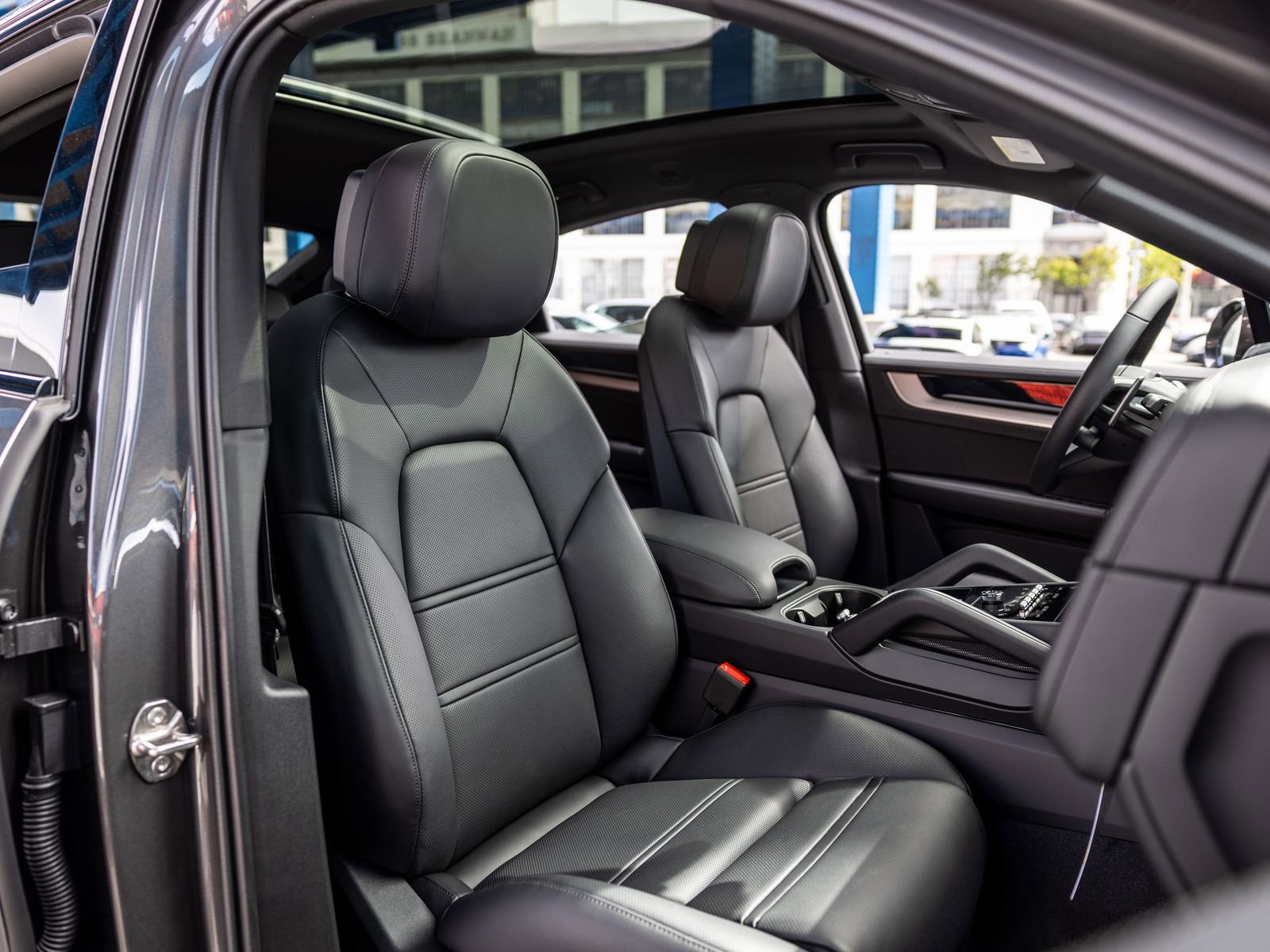 Certified 2025 Porsche Cayenne Coupe AWD/4WD image 59