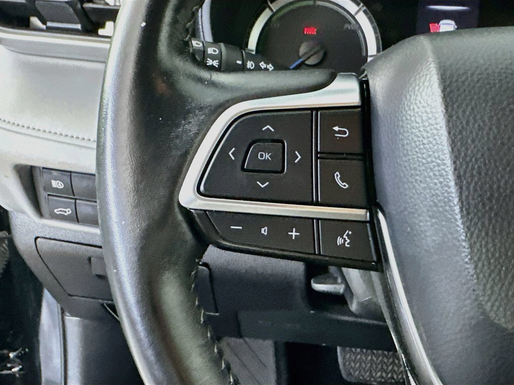 Used 2020 Toyota Highlander LE AWD/4WD image 24