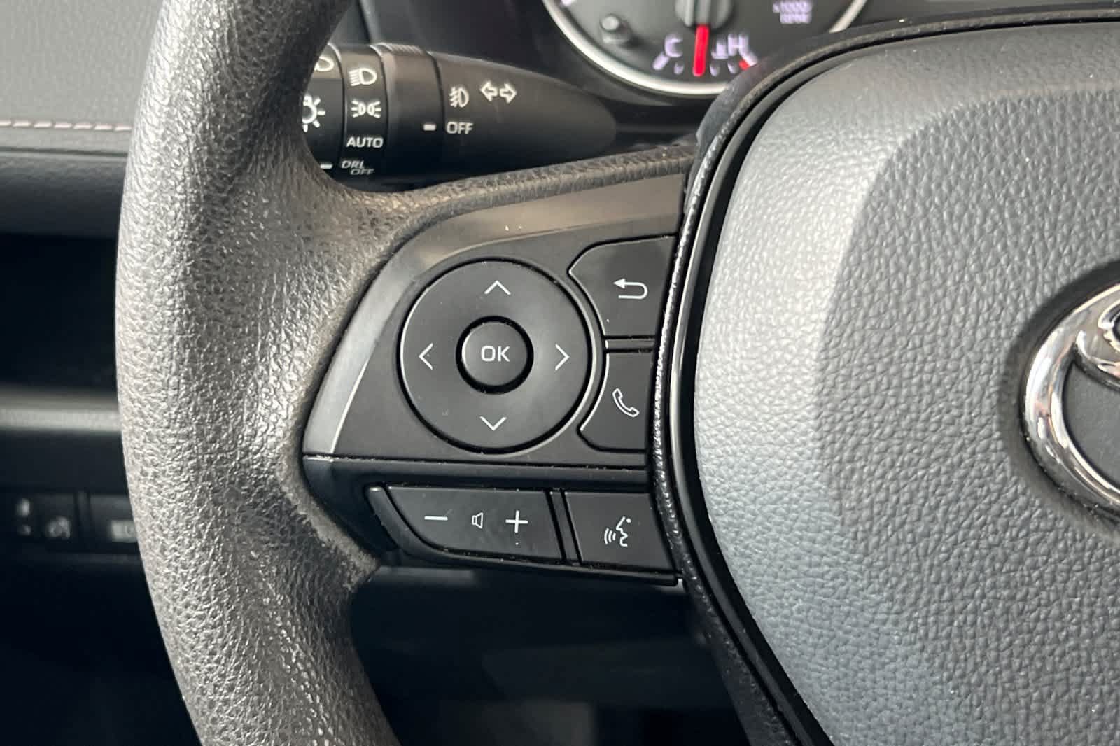Used 2021 Toyota RAV4 XLE w/ Convenience Package FWD image 26